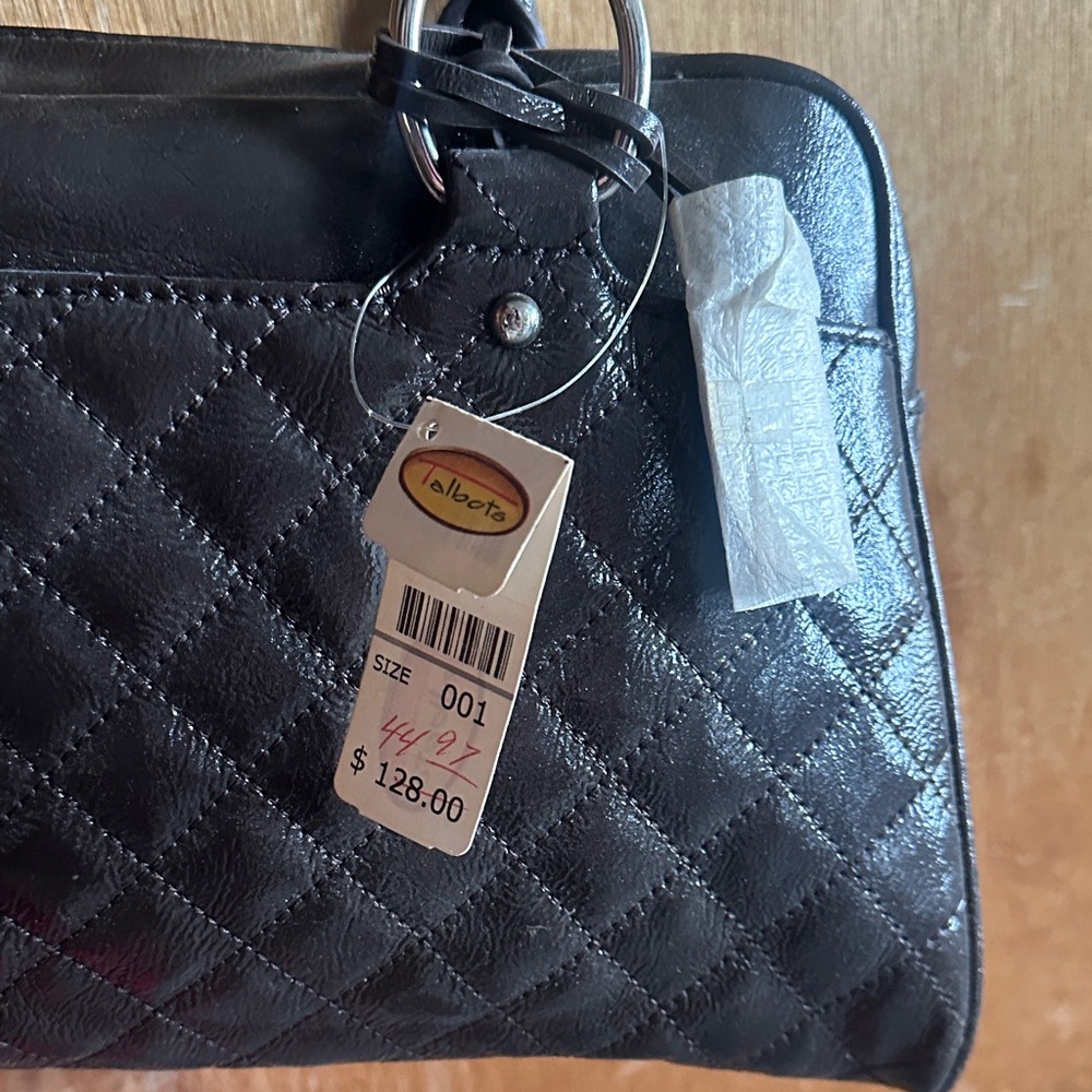 Elegant Black Quilted Handbag - Picture 2 of 2